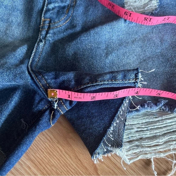 NWT Nasty Gal Organic Denim Distressed High Waisted Jean Shorts Women’s 4 - Picture 7 of 9
